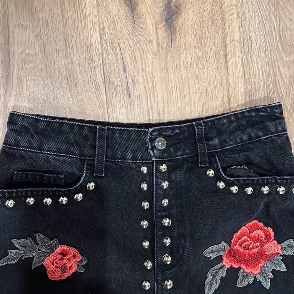 ❤️ LF Carmar Womens size 27 embroidered denim skirt EUC MSRP:$244 - Picture 5 of 9
